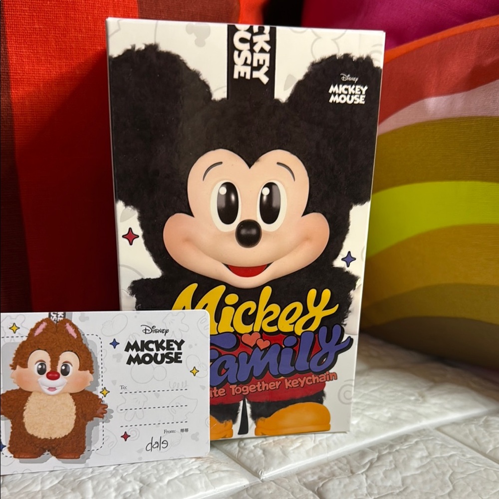 Confirmed Dale from Mickey and Family Keychain with Chip Design - Picture 4 of 6